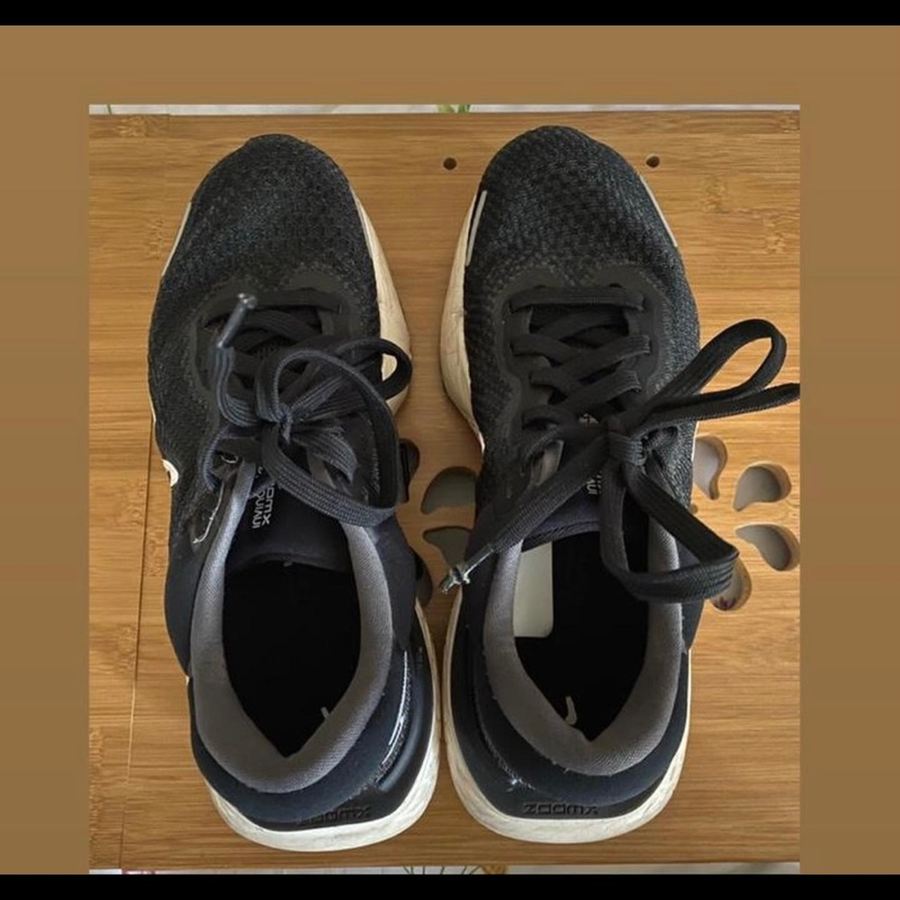 Nike memory foam running shoes